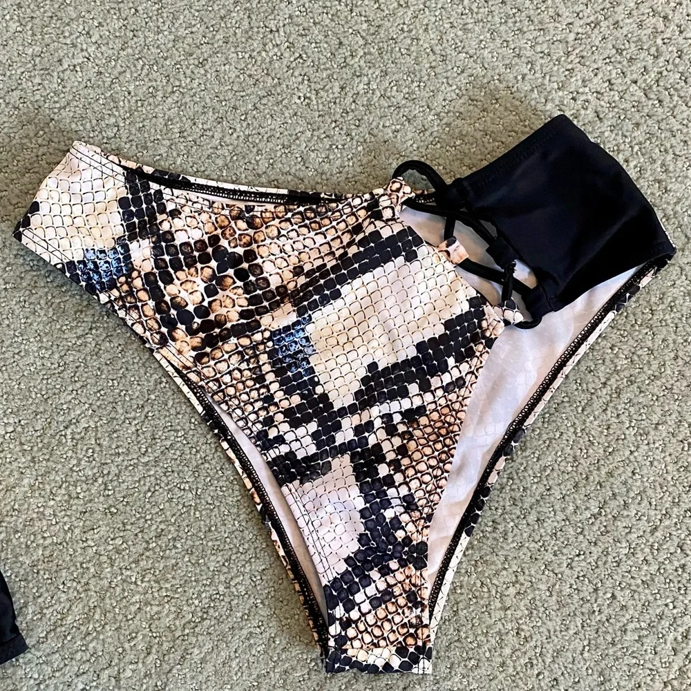 Snakeskin Cut-out One Shoulder Bikini Swimsuit - Brand new, never worn! 🖤🤍
